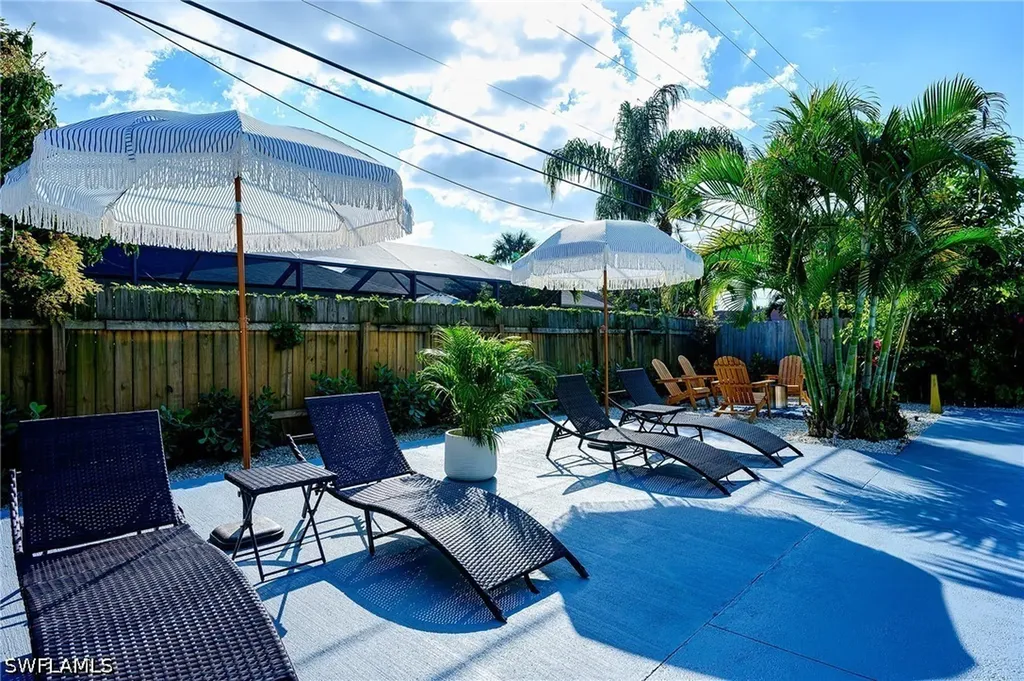 810 103rd Avenue N Naples FL 34108