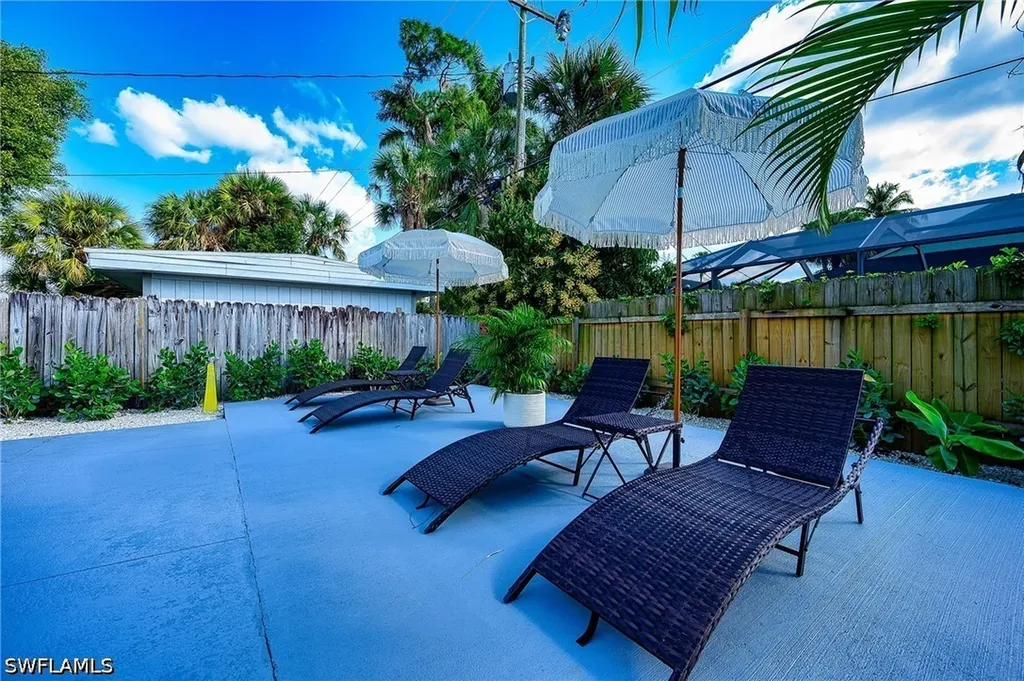 810 103rd Avenue N Naples FL 34108