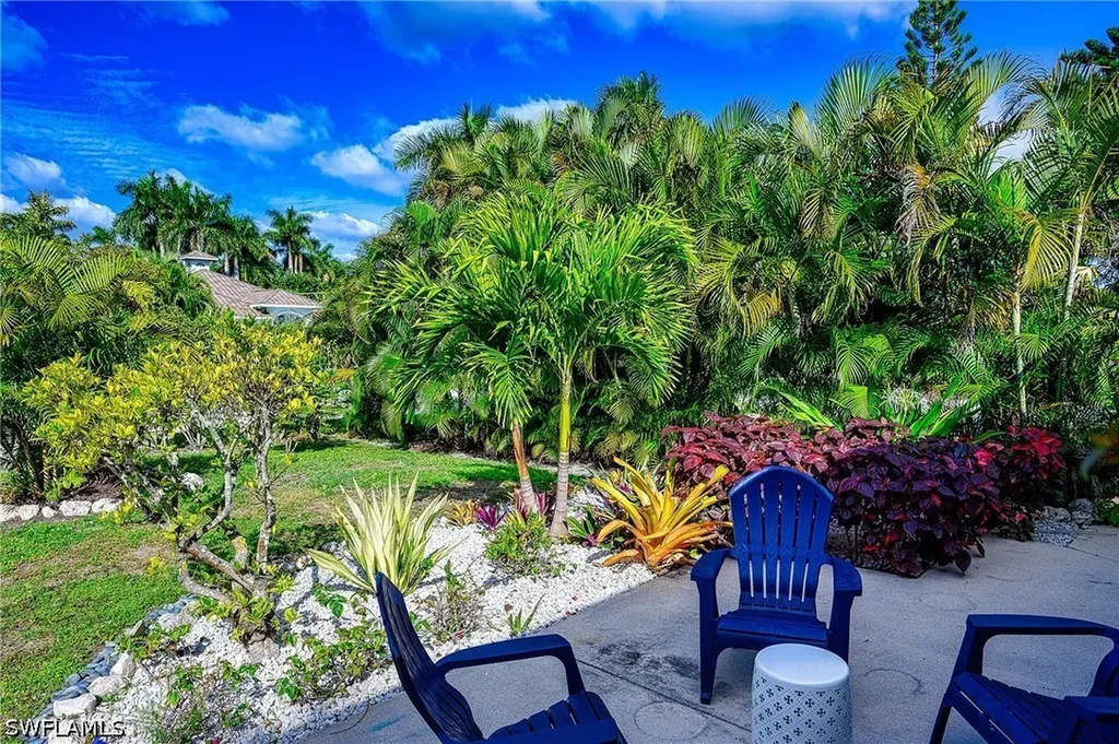 810 103rd Avenue N Naples FL 34108