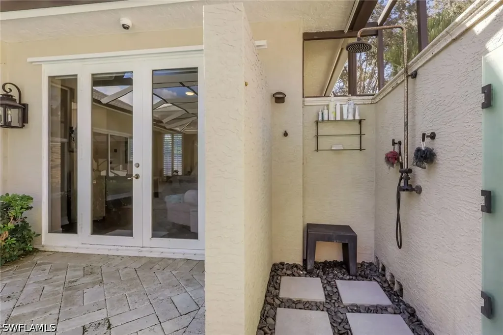5074 Rustic Oaks Circle Naples FL 34105