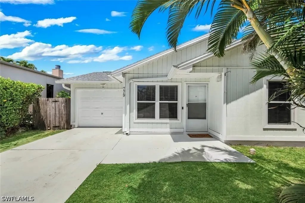 779 98th Avenue N Naples FL 34108