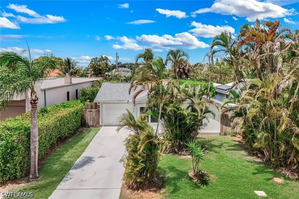 779 98th Avenue N Naples FL 34108