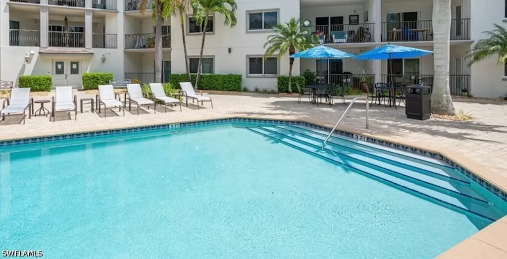 1100 Pine Ridge Road Naples FL 34108