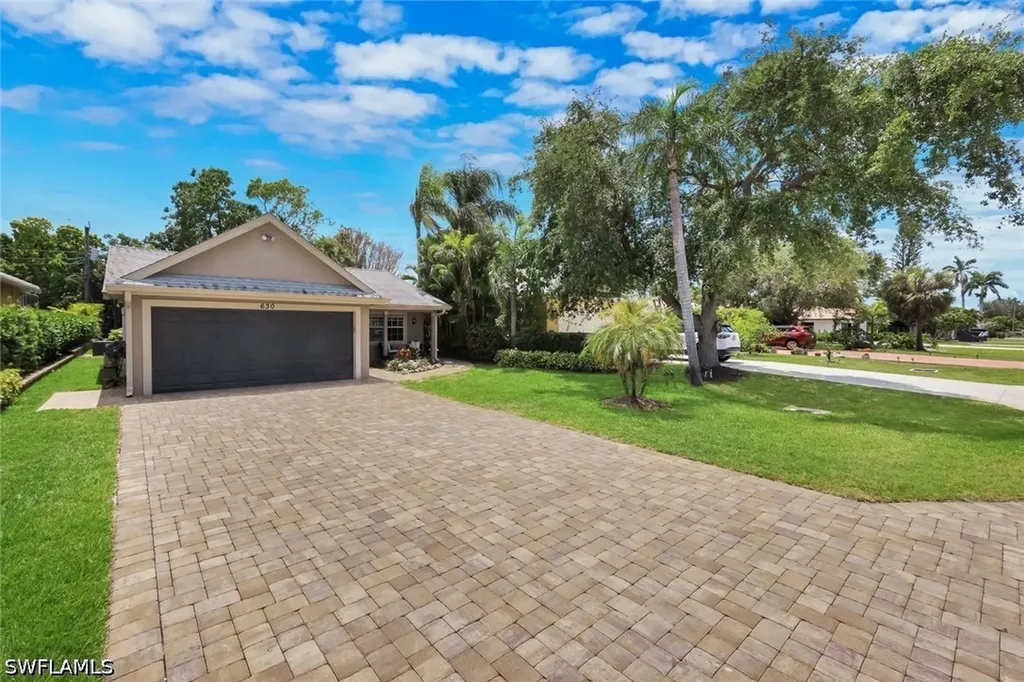 630 109th Avenue N Naples FL 34108