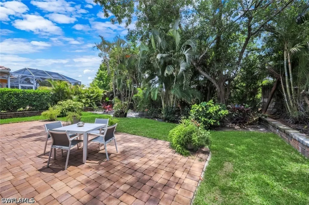630 109th Avenue N Naples FL 34108
