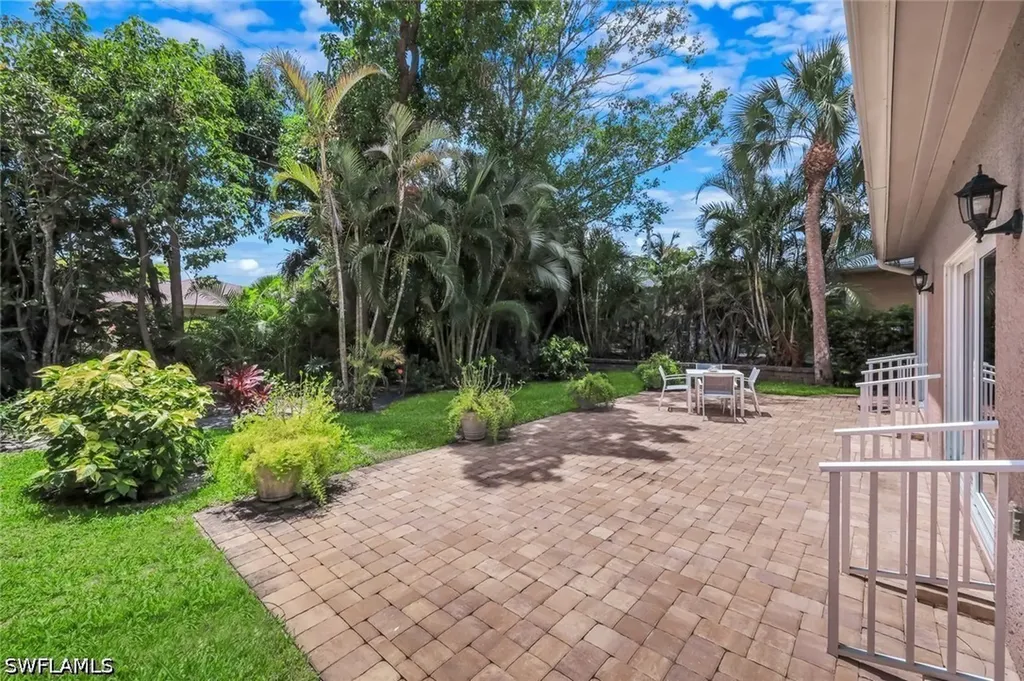 630 109th Avenue N Naples FL 34108