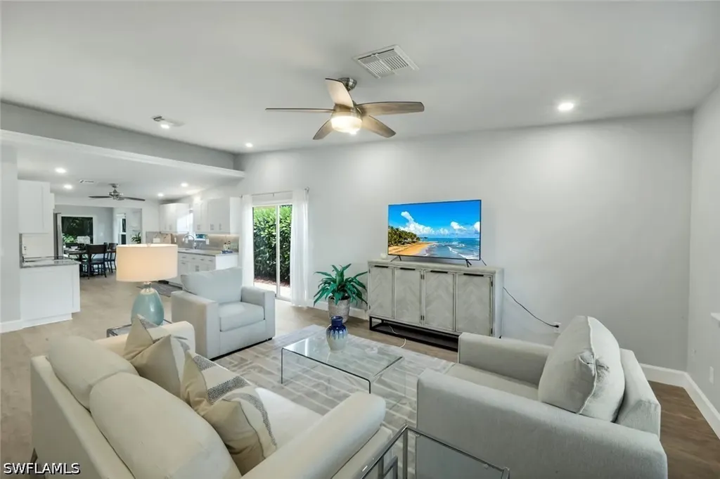 630 109th Avenue N Naples FL 34108