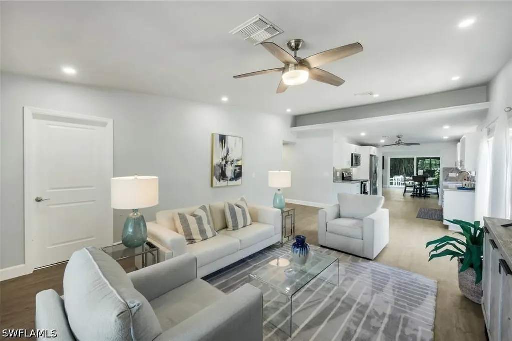 630 109th Avenue N Naples FL 34108