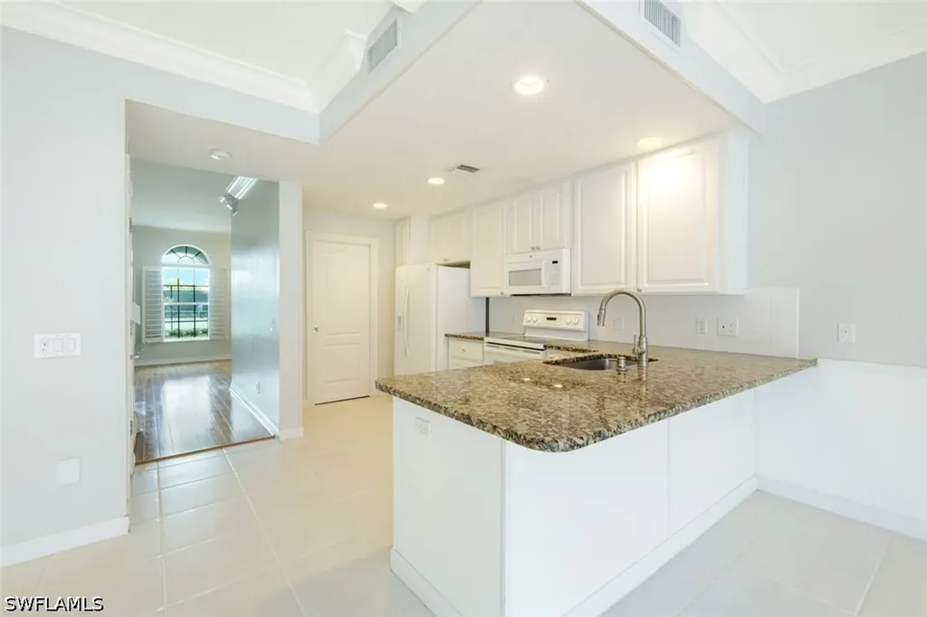 6124 Towncenter Circle Naples FL 34119