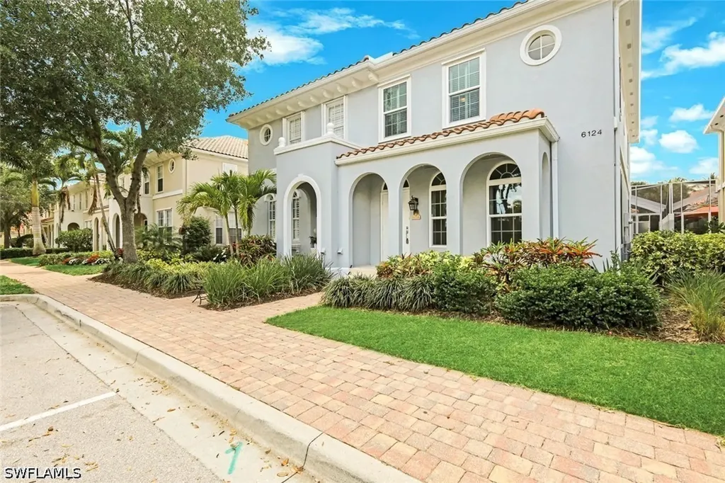 6124 Towncenter Circle Naples FL 34119