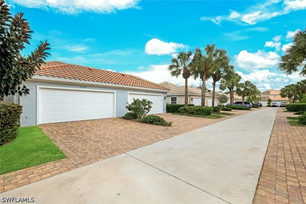 6124 Towncenter Circle Naples FL 34119