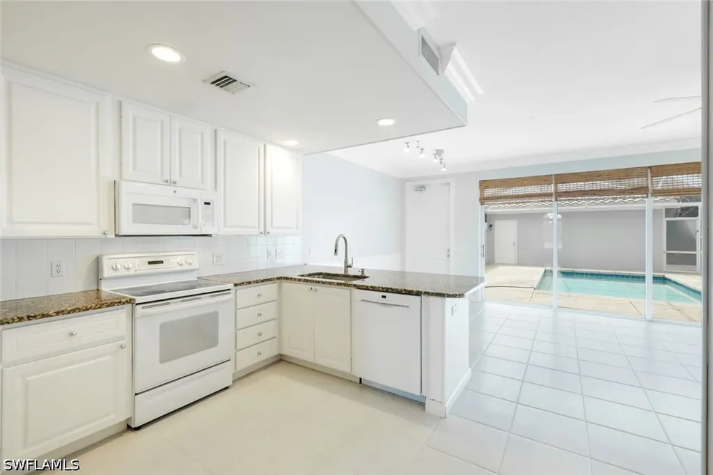 6124 Towncenter Circle Naples FL 34119