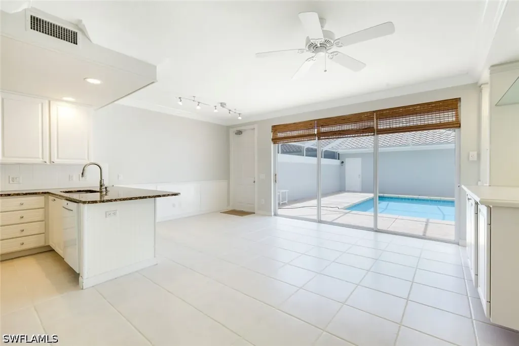 6124 Towncenter Circle Naples FL 34119