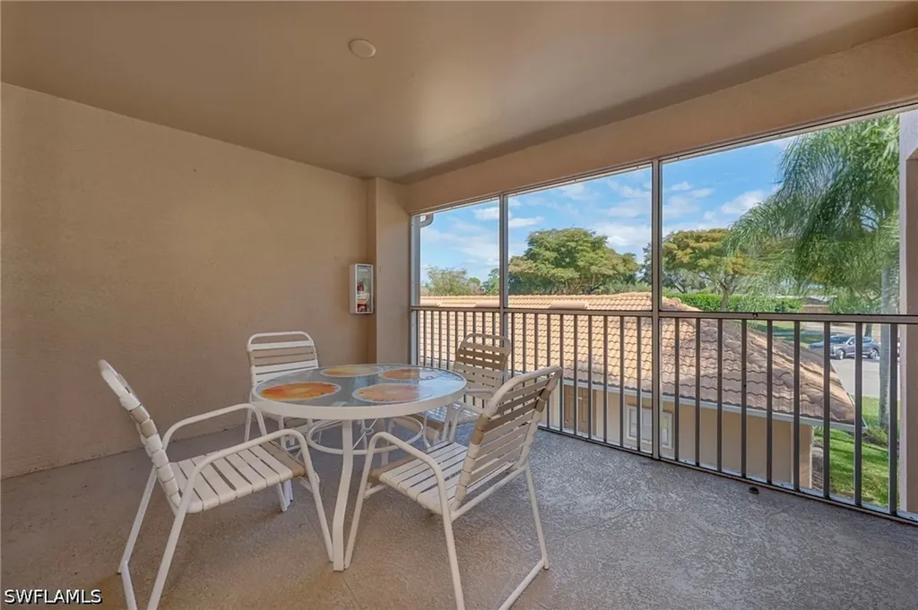 3890 Sawgrass Way Naples FL 34112
