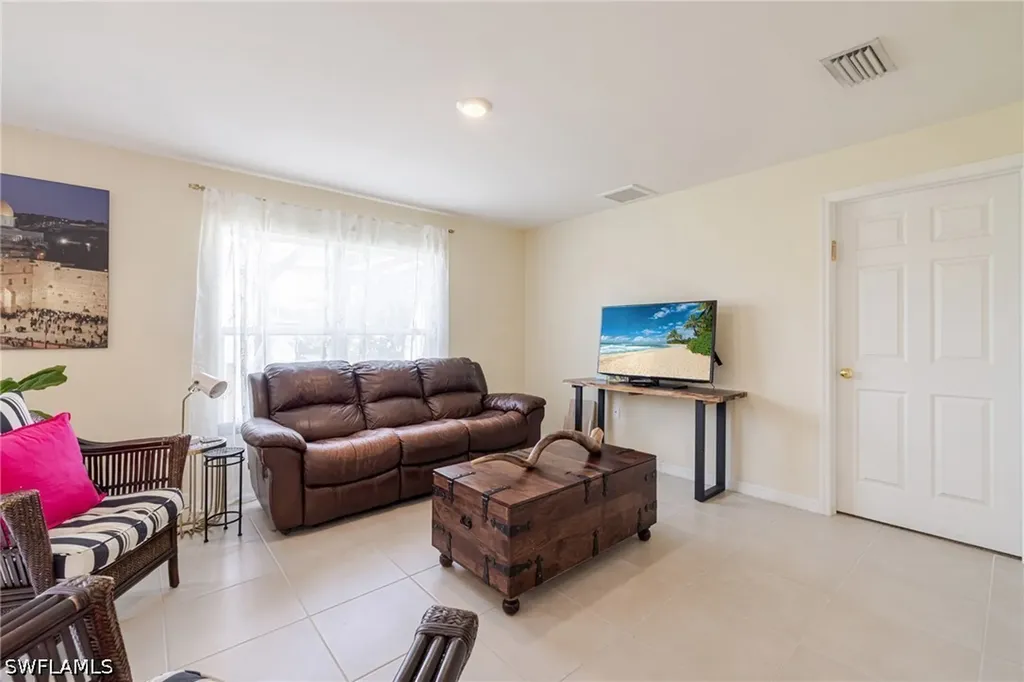 1607 NE 35th Lane Cape Coral FL 33909