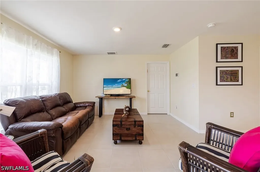 1607 NE 35th Lane Cape Coral FL 33909