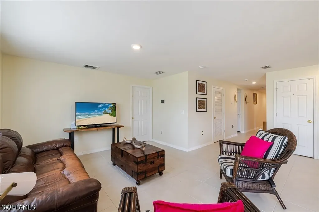 1607 NE 35th Lane Cape Coral FL 33909