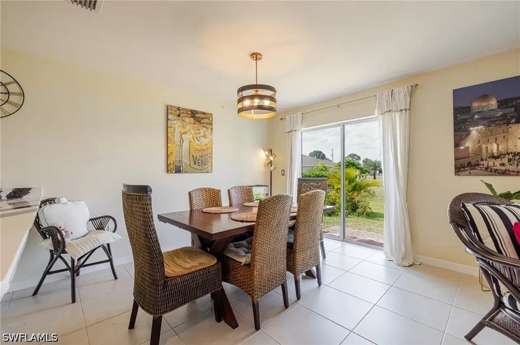 1607 NE 35th Lane Cape Coral FL 33909