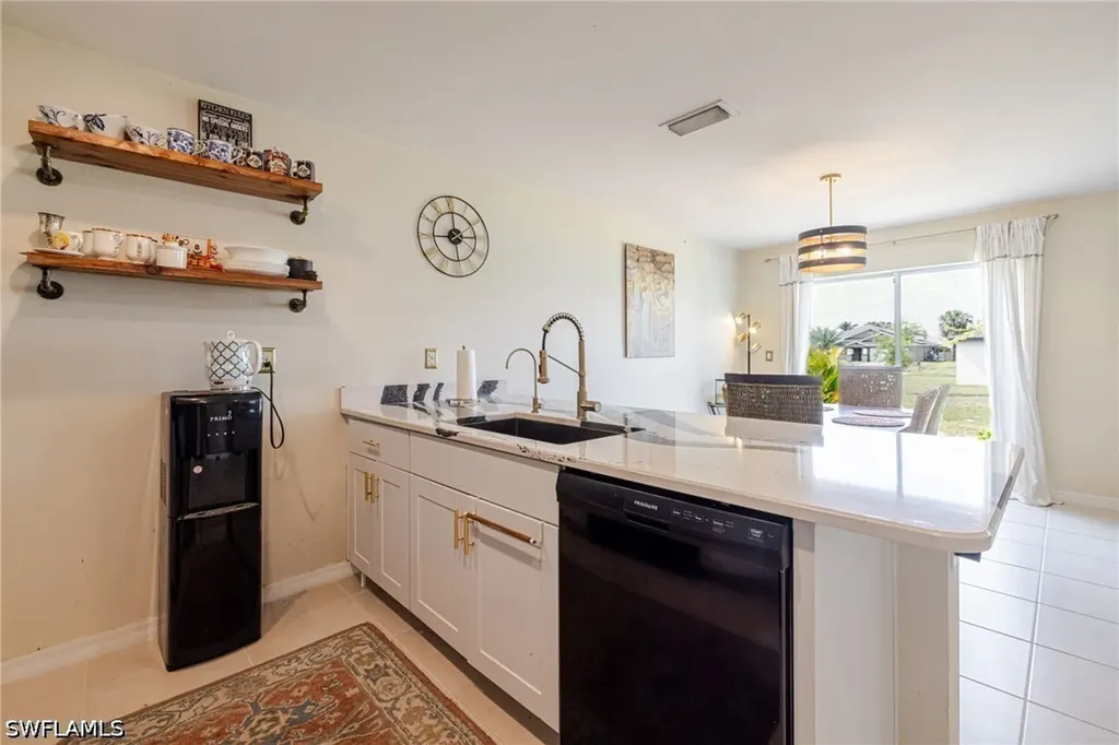1607 NE 35th Lane Cape Coral FL 33909