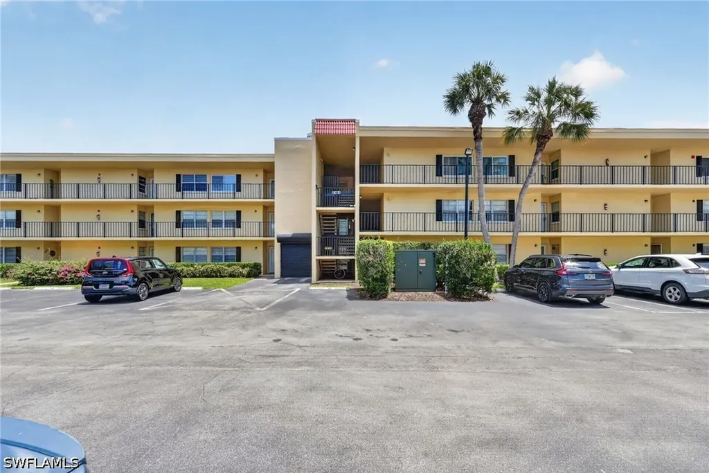 1084 Forest Lakes Drive Naples FL 34105