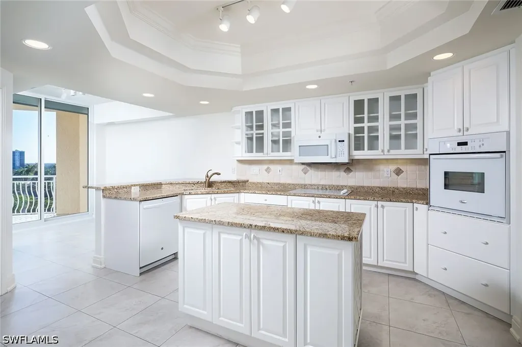 435 Dockside Drive Naples FL 34110