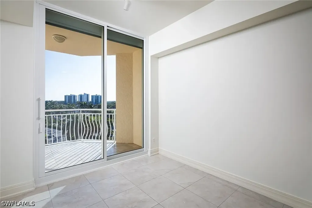 435 Dockside Drive Naples FL 34110