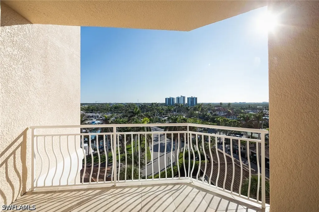 435 Dockside Drive Naples FL 34110