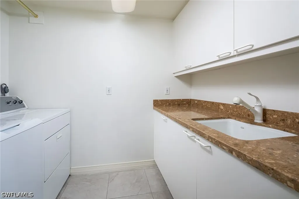 435 Dockside Drive Naples FL 34110