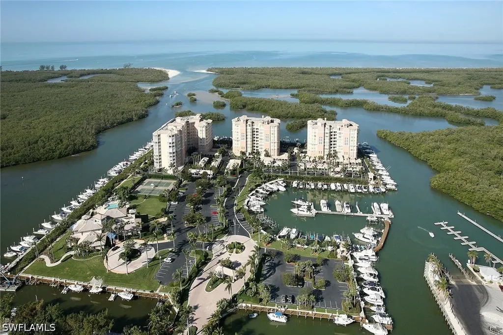 435 Dockside Drive Naples FL 34110