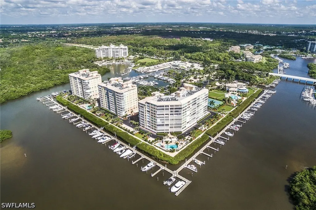 435 Dockside Drive Naples FL 34110