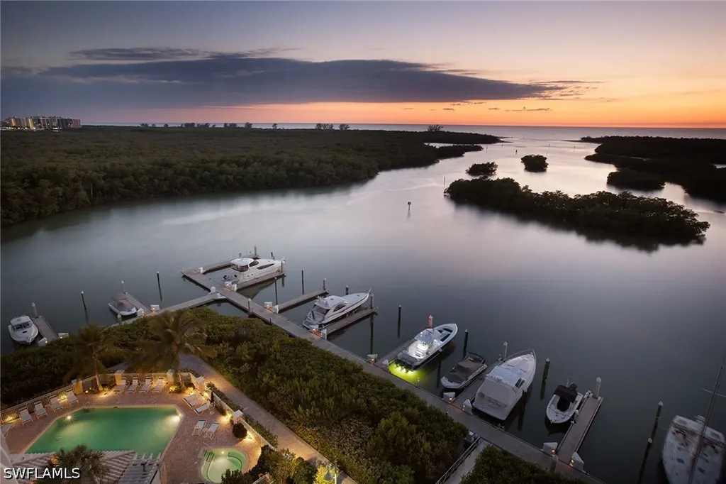 435 Dockside Drive Naples FL 34110
