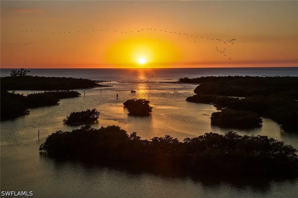 435 Dockside Drive Naples FL 34110