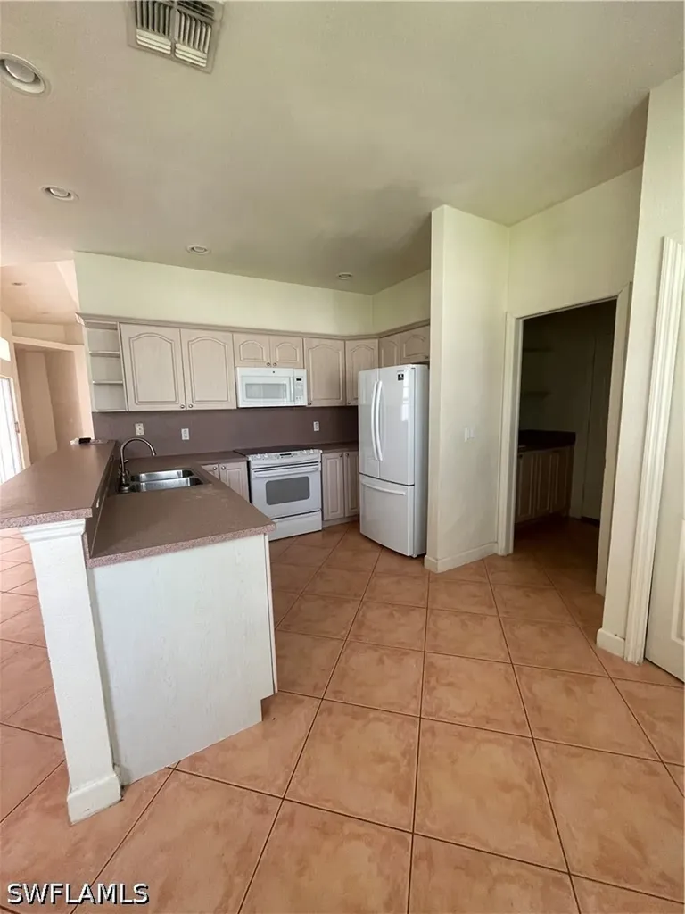 4080 33rd Avenue NE Naples FL 34120