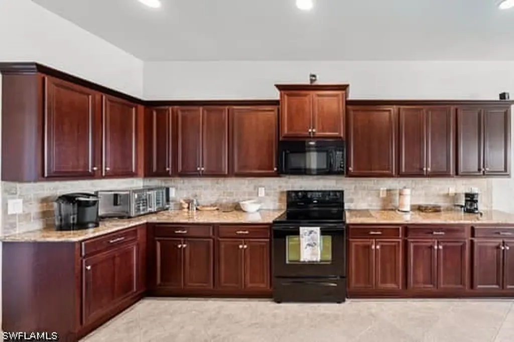 8066 Princeton Drive Naples FL 34104