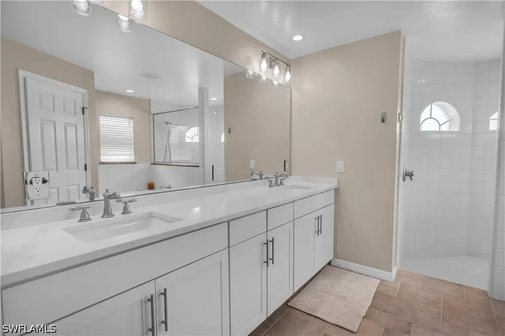 3142 SE 22nd Place Cape Coral FL 33904