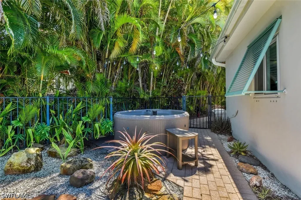 2143 Marina Drive Naples FL 34102