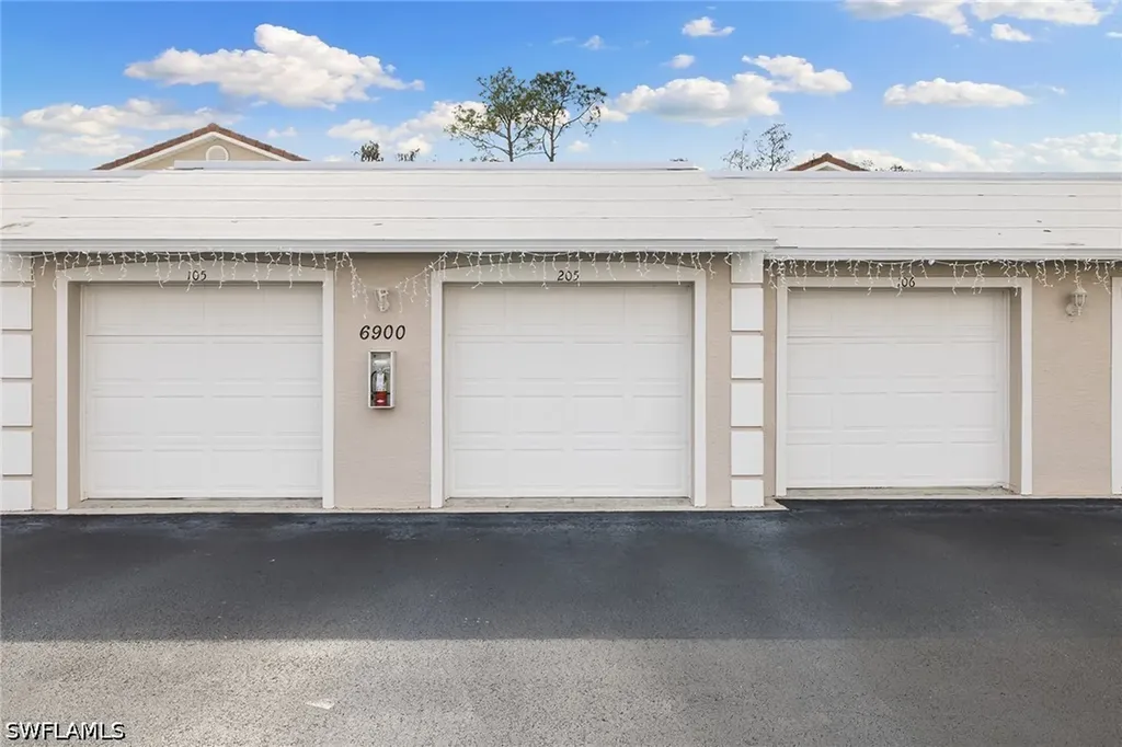 6900 Dennis Circle Naples FL 34104