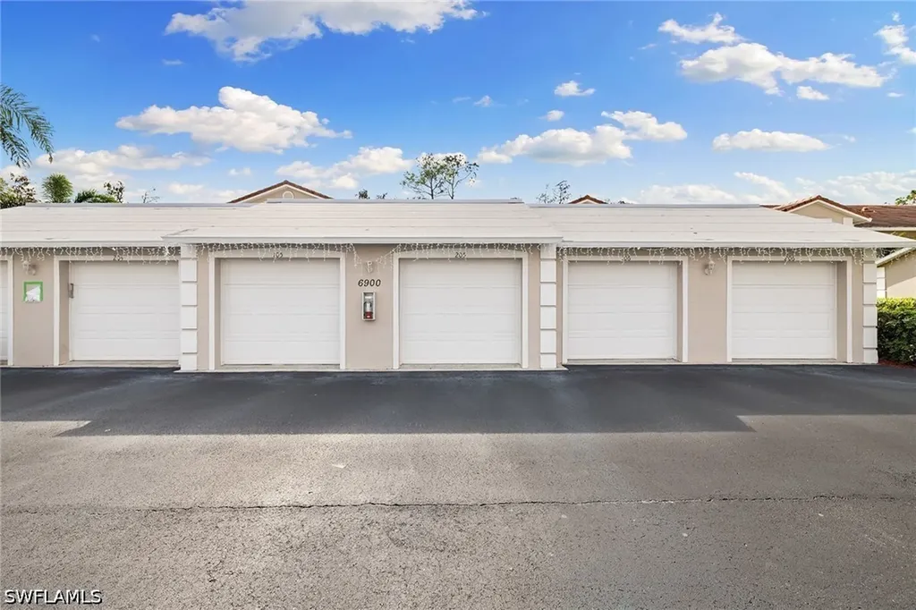 6900 Dennis Circle Naples FL 34104