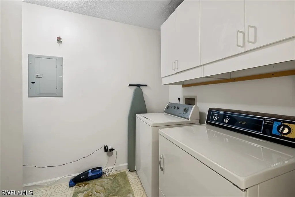 6900 Dennis Circle Naples FL 34104