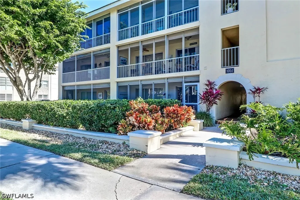 1051 3rd Street S Naples FL 34102