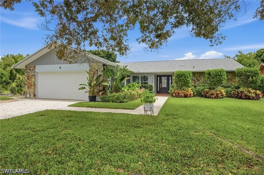 425 Pine Lake Drive Naples FL 34112
