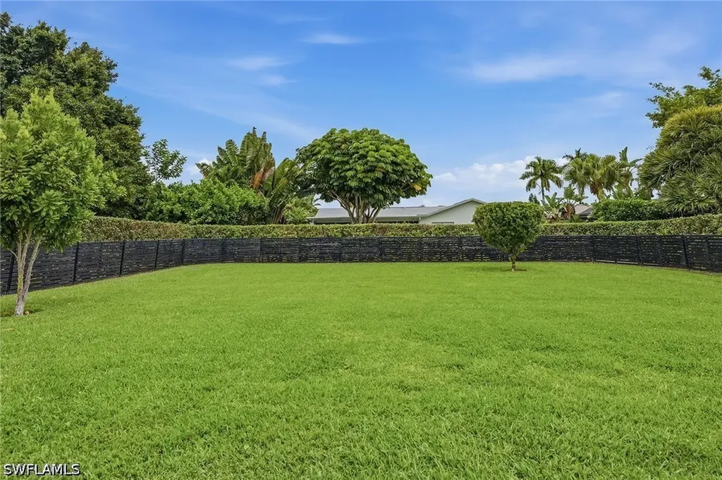 425 Pine Lake Drive Naples FL 34112