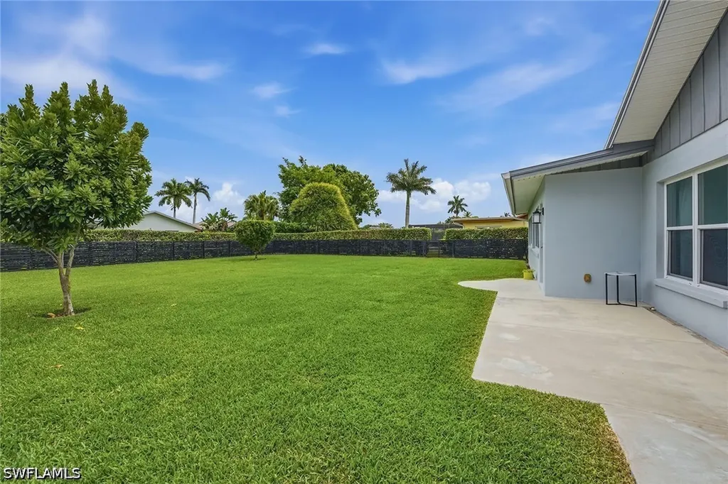 425 Pine Lake Drive Naples FL 34112