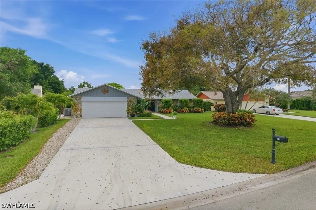 425 Pine Lake Drive Naples FL 34112