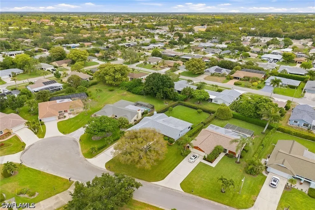 425 Pine Lake Drive Naples FL 34112