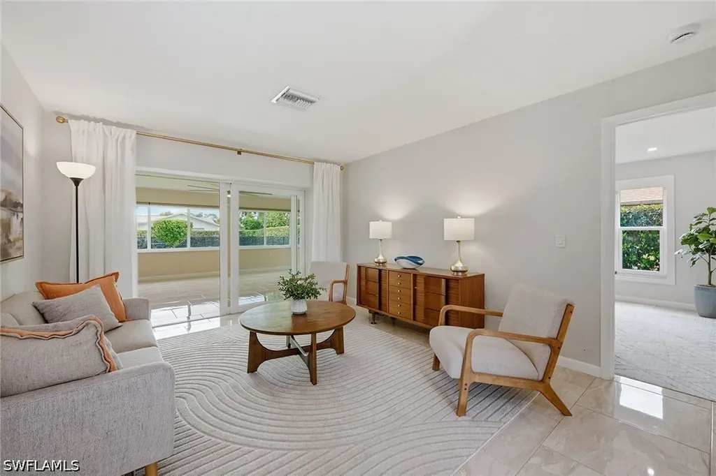 425 Pine Lake Drive Naples FL 34112