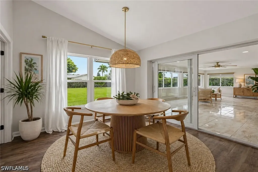425 Pine Lake Drive Naples FL 34112