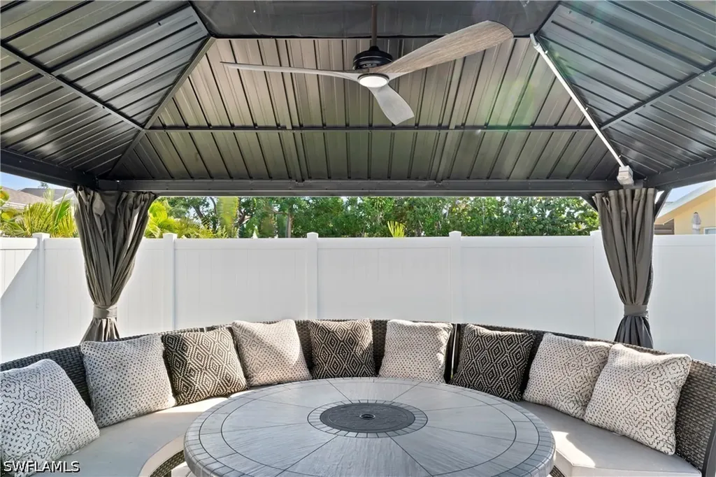 543 107th Avenue N Naples FL 34108