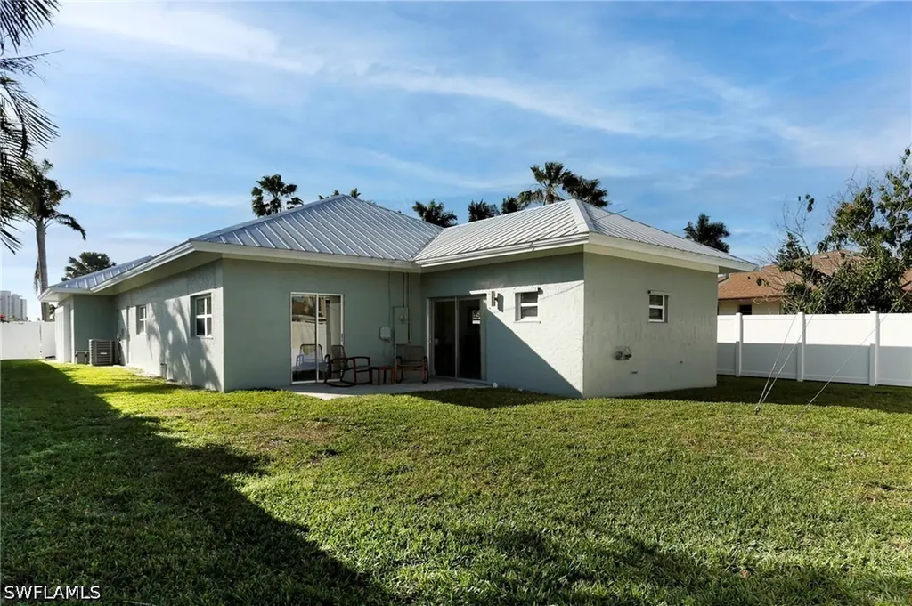 10842 Vanderbilt Drive Naples FL 34108