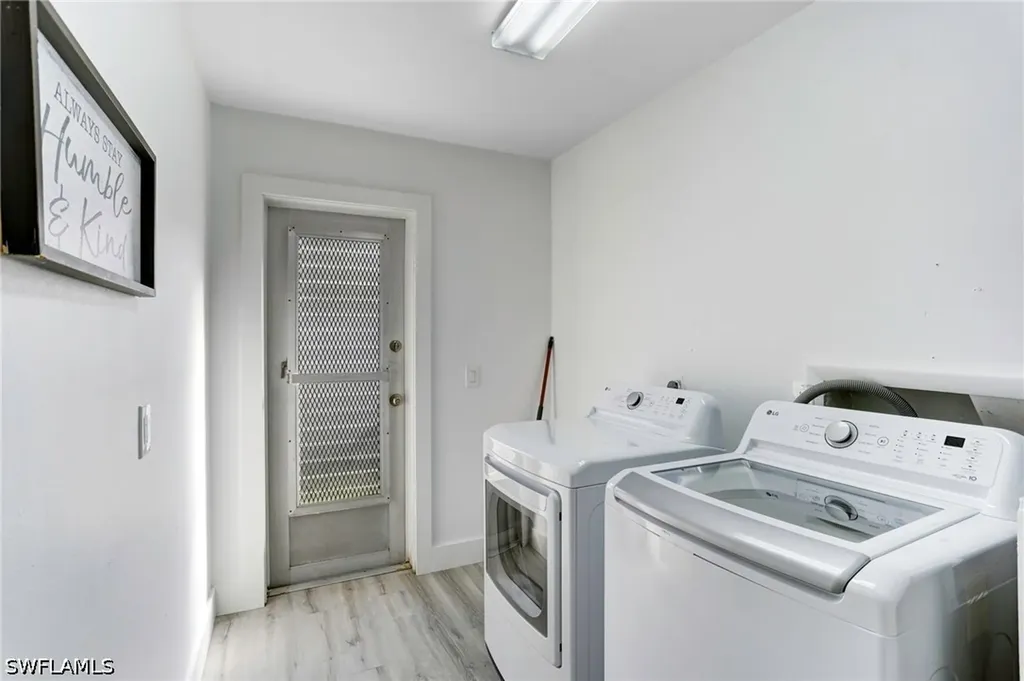 10842 Vanderbilt Drive Naples FL 34108